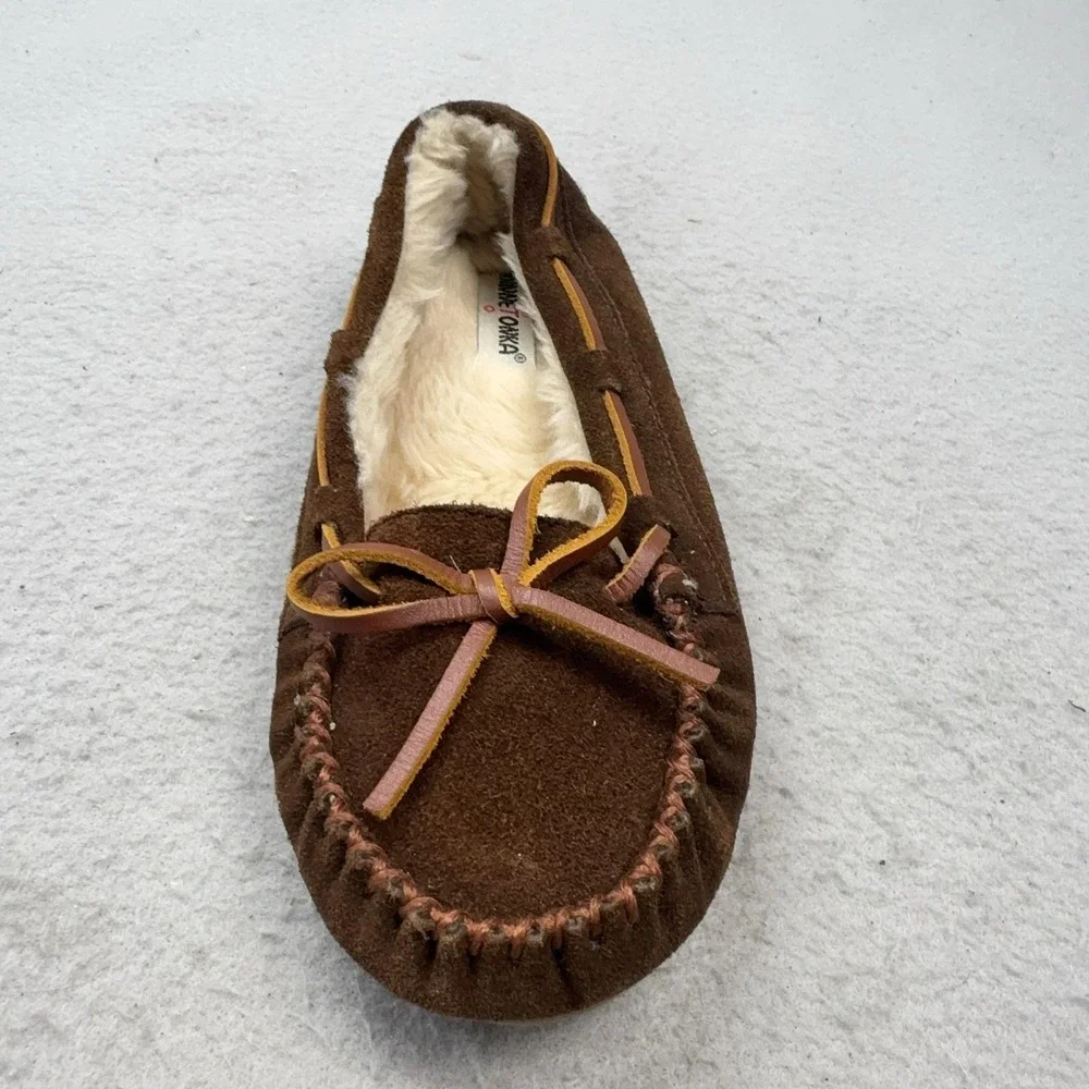Minnetonka Slippers Kids Size 2 Brown Suede Faux Fur Lined Moccasins 4812
